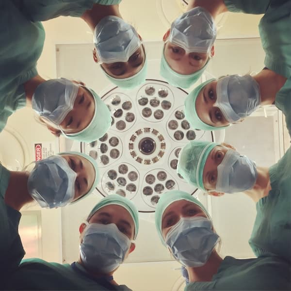 Efectividad de Estrategias en Atencion Domiciliaria y Hospitalizacion: Hallazgos de Estudios de Caso Relevantes